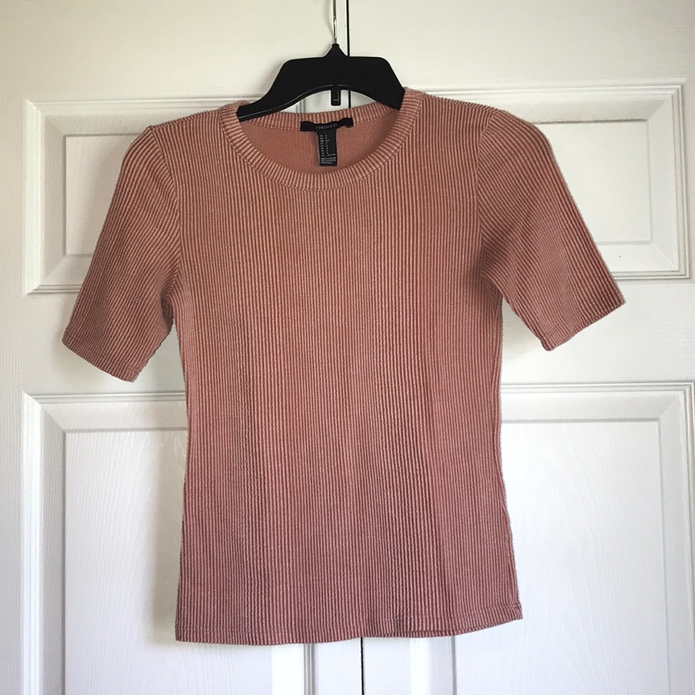 Pink ribbed short sleeve shirt